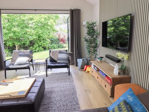 Cottage | Living area