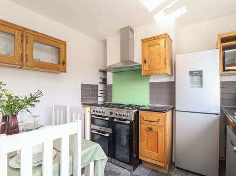 Dishwasher, cookware/dishes/utensils