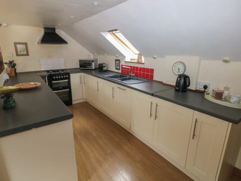 Dishwasher, cookware/dishes/utensils