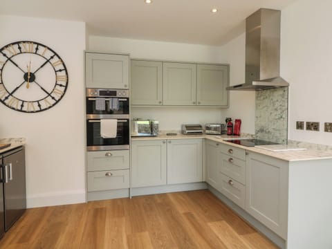 Fridge, dishwasher, electric kettle, toaster