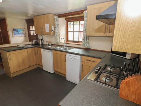 Dishwasher, cookware/dishes/utensils