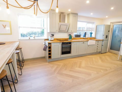 Fridge, dishwasher, electric kettle, toaster