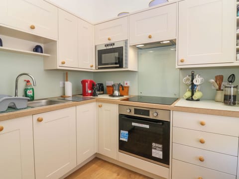 Fridge, dishwasher, electric kettle, toaster