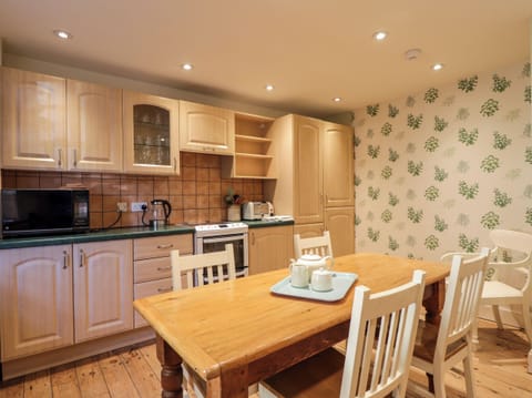 Fridge, dishwasher, electric kettle, cookware/dishes/utensils