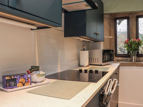 Fridge, electric kettle, toaster, cookware/dishes/utensils