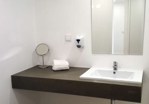 Superior Studio, Sea View | Bathroom | Combined shower/tub, hair dryer, towels