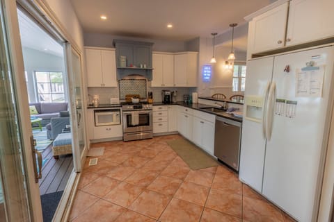 Main Level | Kitchen