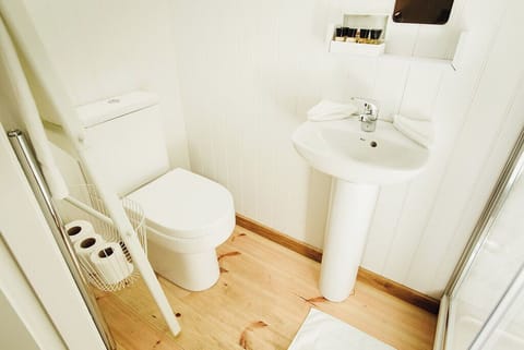 03BlackHut-27-5-16-0074