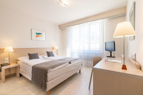 Suite | Premium bedding, desk, free WiFi, bed sheets