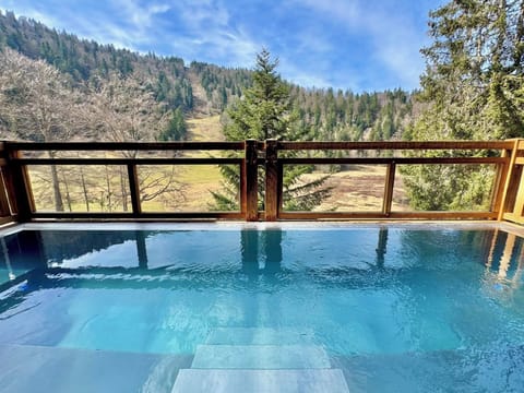 Couples treatment rooms, sauna, hot tub, steam room, body treatments