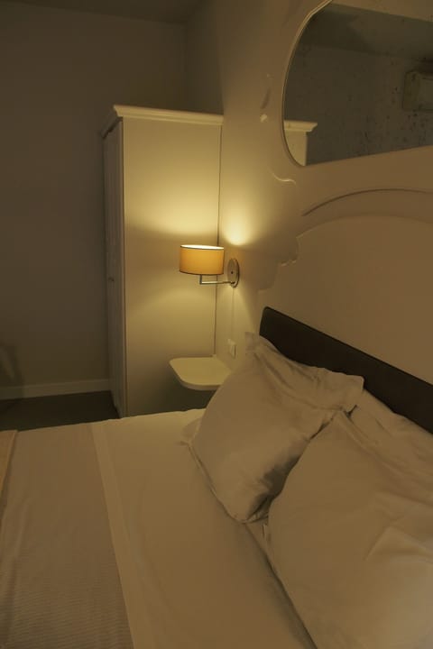 Double Room Single Use | 1 bedroom, minibar, desk, iron/ironing board