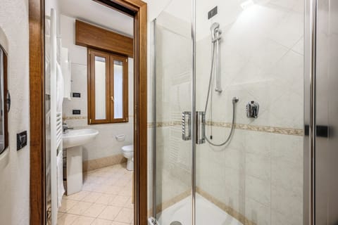 Comfort Apartment | Bathroom | Slippers