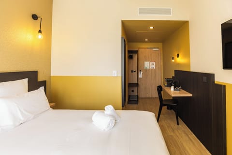 Superior Room, 1 Double Bed, Accessible | Soundproofing, free WiFi, bed sheets