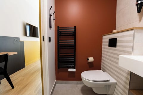 Soundproofing, free WiFi, bed sheets