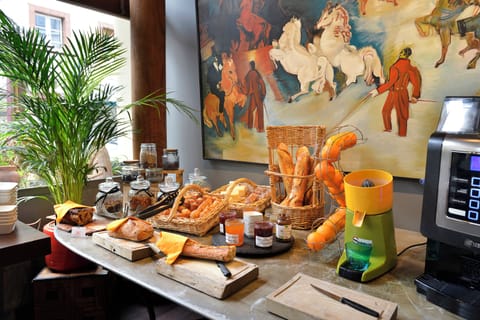 Daily buffet breakfast for a fee