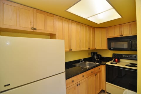 One-Bedroom Condo - No Resort & No Parking fees | Private kitchen | Microwave, coffee/tea maker