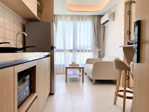 Condo | Living area | Flat-screen TV