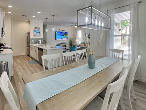 First Floor, Dining Area - Seats Eight