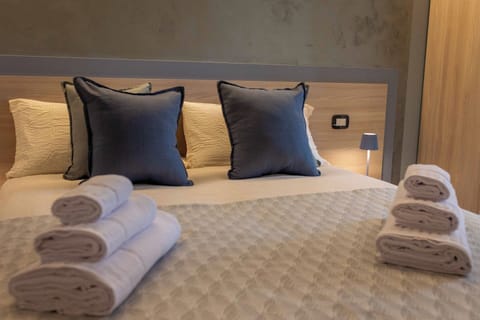 Room, Balcony, Vineyard View | Premium bedding, down comforters, in-room safe, desk