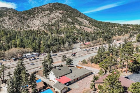 Surrounded by towering pines and breathtaking mountain views, Mountain Villa offers the perfect escape with easy access to nearby attractions and outdoor adventures!