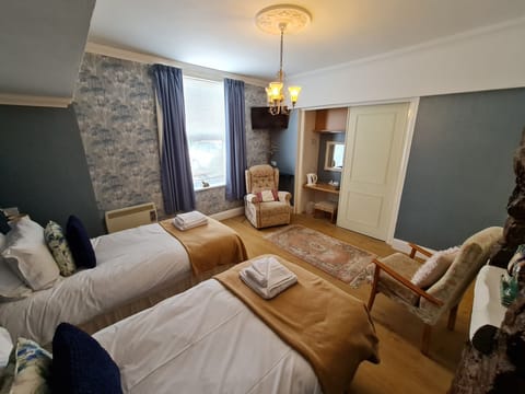 Standard Twin Room | Desk, iron/ironing board, free WiFi, bed sheets