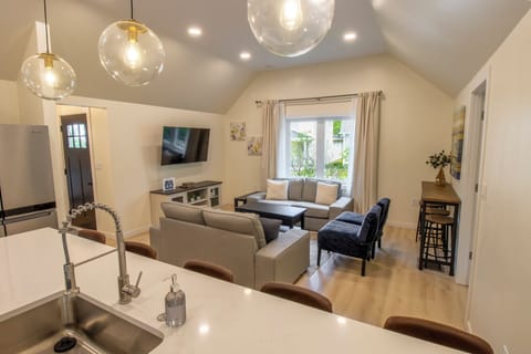 Main Level | Kitchen | Living Room