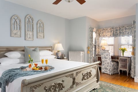Premium Suite | Premium bedding, individually decorated, individually furnished, desk
