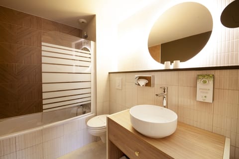 Standard Room, 1 Double Bed (Prestige) | Bathroom | Eco-friendly toiletries, hair dryer, towels, soap