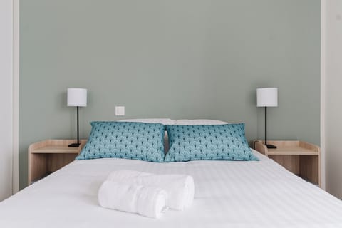 Free cribs/infant beds, free WiFi, bed sheets