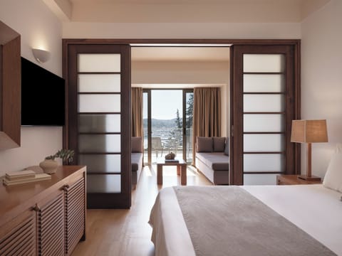 Family Room, Bay View (Main building) | 1 bedroom, hypo-allergenic bedding, minibar, in-room safe