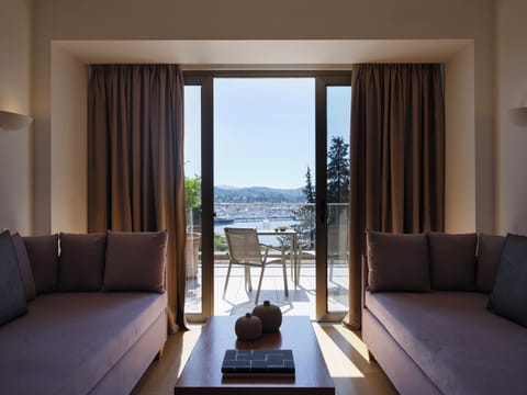 Family Room, Bay View (Main building) | 1 bedroom, hypo-allergenic bedding, minibar, in-room safe