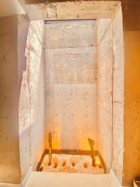 1+1 Aile Odasi Yatak Cesitleri ve Avlu/Havuz | Minibar, in-room safe, desk, iron/ironing board