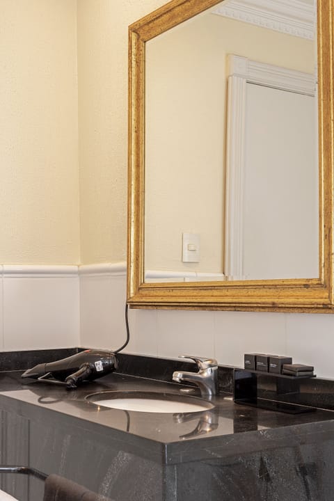 Deluxe Studio | Bathroom | Free toiletries, hair dryer, towels, soap