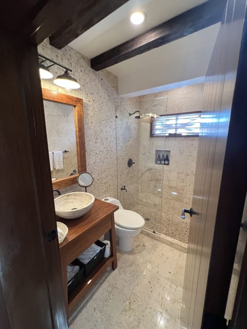 Deluxe Suite, 1 King Bed, Balcony | Bathroom | Shower, rainfall showerhead, free toiletries, hair dryer