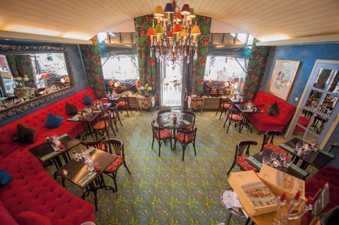 Lunch and dinner served, local and international cuisine