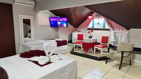 Family Room | Minibar, free WiFi, bed sheets