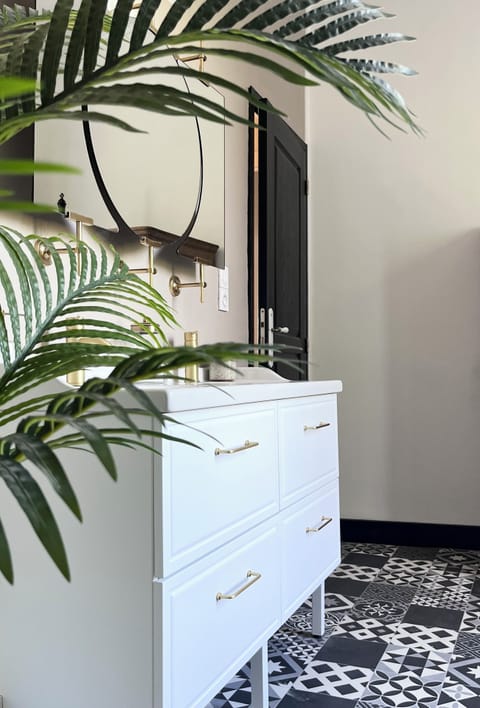 Comfort Double Room | Bathroom | Hair dryer, towels, soap, shampoo