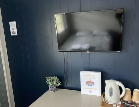 Classic Room, 1 Double Bed, Non Smoking, Patio | Desk, laptop workspace, free WiFi