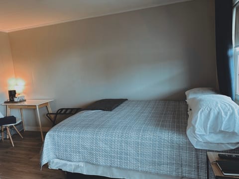 Classic Room, 1 Double Bed, Non Smoking, Patio | Desk, laptop workspace, free WiFi