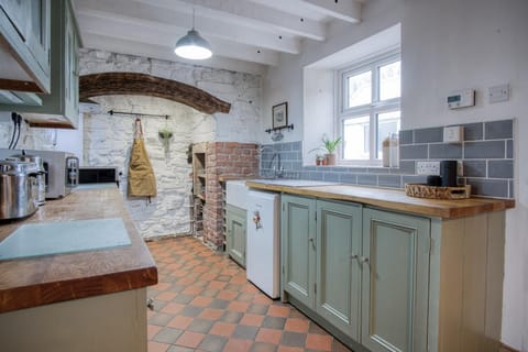 Woodcocks House - 3 Bedroom Holiday Home - Kilgetty (25071)