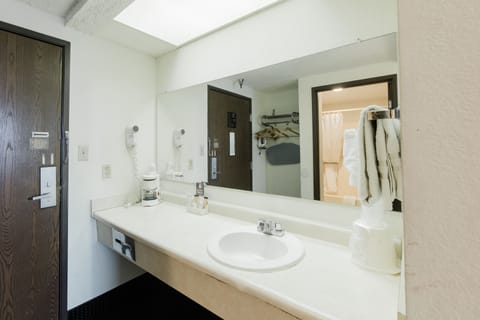 Standard Double Room, 2 Double Beds | Bathroom sink