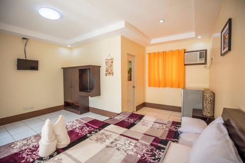 Family Room | Premium bedding, minibar, desk, free WiFi