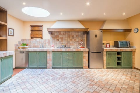 Deluxe Villa, Patio, Hill View | Private kitchen | Fridge, microwave, oven, stovetop