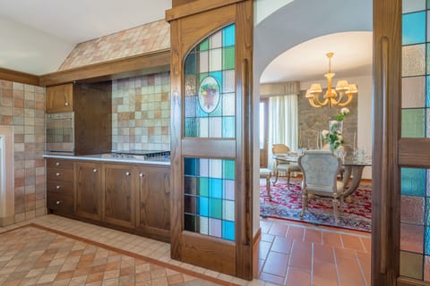 Deluxe Villa, Patio, Hill View | Private kitchen | Fridge, microwave, oven, stovetop