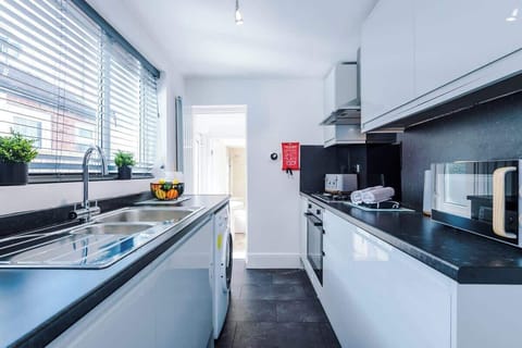 The fully equipped kitchen has everything you need for a long or short stay in Newcastle-under-Lyme.