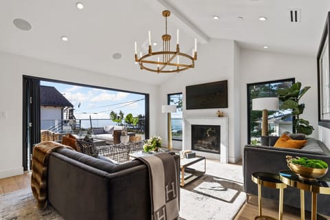 Home Decor, Architecture, Building, Furniture, Indoors