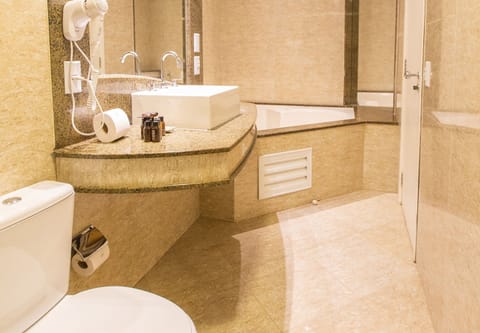 Executive Suite | Bathroom | Shower, hair dryer, towels