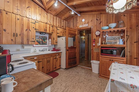 Full Cabin Kitchen