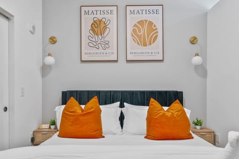 Stylish king bed with vibrant modern finishes 🛏️