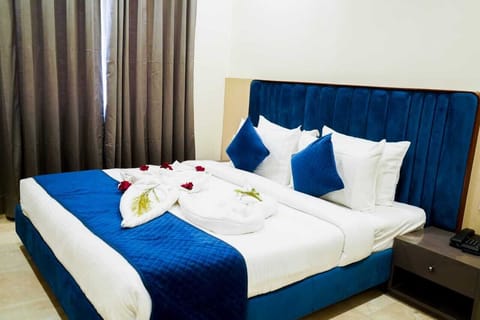 Deluxe Room | In-room safe, soundproofing, bed sheets